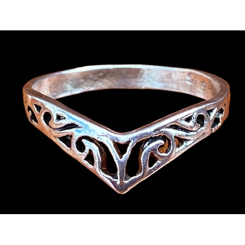 206 - AN OPENWORK SILVER WISHBONE RING