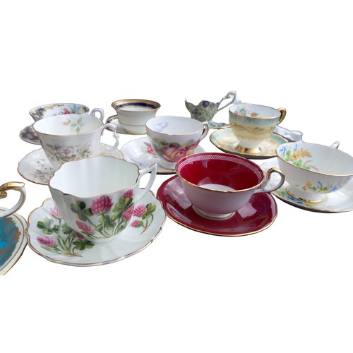 164 - AN ASSORTED LOT OF COLLECTABLE CUPS AND SAUCERS