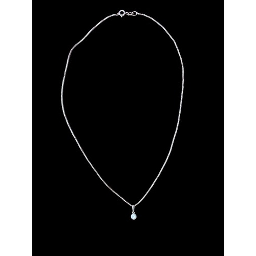 254 - A BEAUTIFUL SILVER SOLITAIRE PENDANT ON SILVER CHAIN