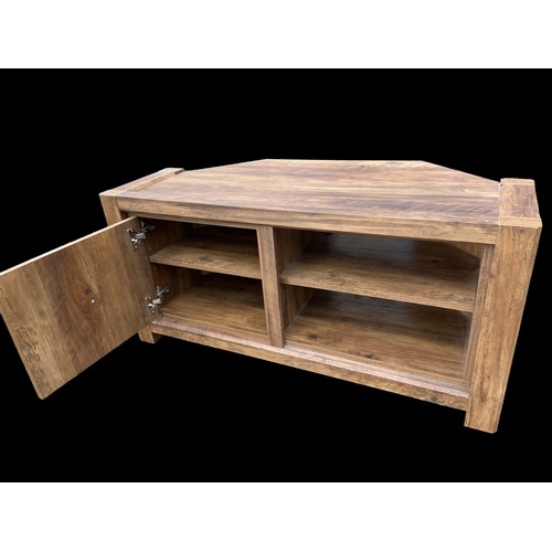 322 - A WALNUT ENTERTAINMENT UNIT FROM NEXT