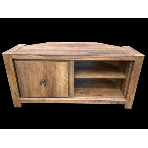 322 - A WALNUT ENTERTAINMENT UNIT FROM NEXT