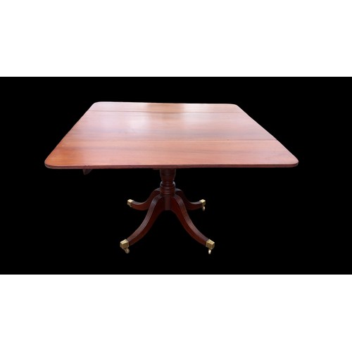 381 - A GEORGIAN MAHOGANY PEMBROKE TABLE ON BRASS CUP CASTERS