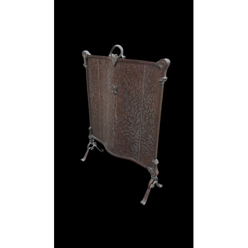 316 - AN ANTIQUE HEAVY COPPER FIRE SCREEN