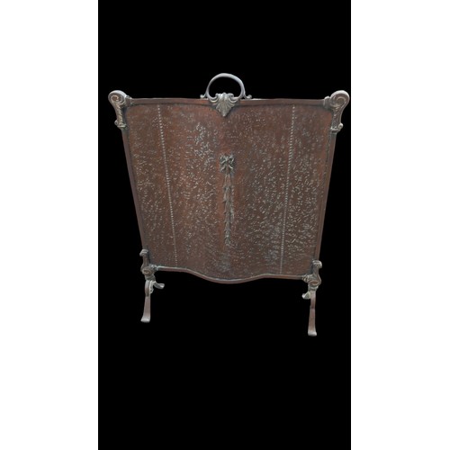 316 - AN ANTIQUE HEAVY COPPER FIRE SCREEN