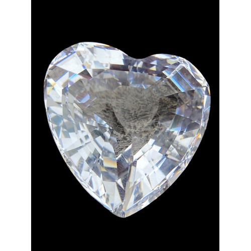 415 - A SWAROVSKI CRYSTAL HEART IN PRESENTATION BOX & PAPERS