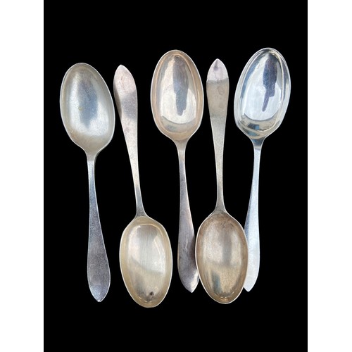 538 - A SET OF 5 SHEFFIELD SILVER TEA SPOONS 61GRAMS