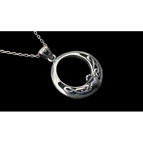 540 - A QUALITY SILVER CELTIC RING CLADDAGH PENDANT ON SILVER CHAIN