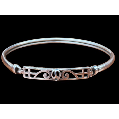 541 - A SILVER RENNEE McINTOSH BANGLE