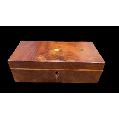 569 - A BEAUTIFUL INLAID ANTIQUE MAHOGANY  BOX WITH MIRROR  6X3X2