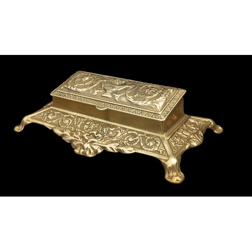 576 - AN ORNATE HEAVY BRASS DESK TIDY