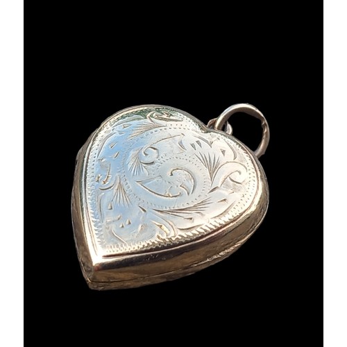 586 - 9ct GOLD LOCKET 3.5g