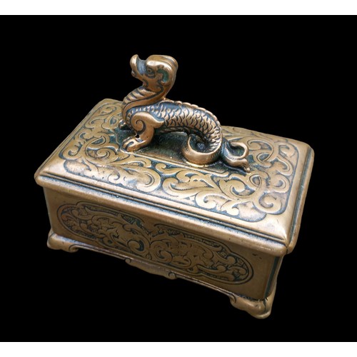 592 - A BEAUTIFUL CHINESE brass/BRONZE CASKET WITH SWIRLING DESIGN AND TOPPED WITH FOO DOG 3.5x2