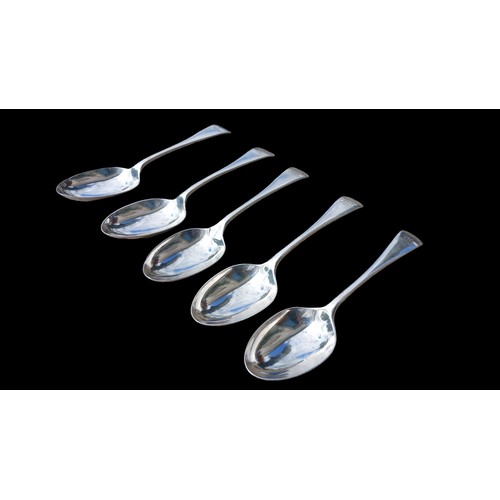 597 - A LOT OF 5 LONDON 1912 SILVER TABLE SPOONS BY  WILLIAM HUTTON 258grm