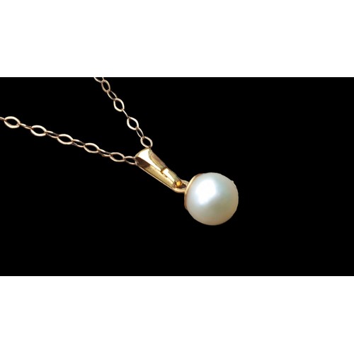 600 - 9ct PEARL PENDANT ON A 9ct CHAIN