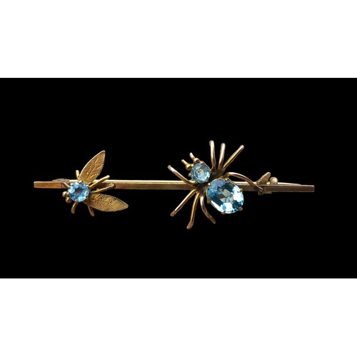 638 - A 9ct SPIDER AND THE FLY BAR BROOCH SET  WITH AQUAMARINE (3.68grm)