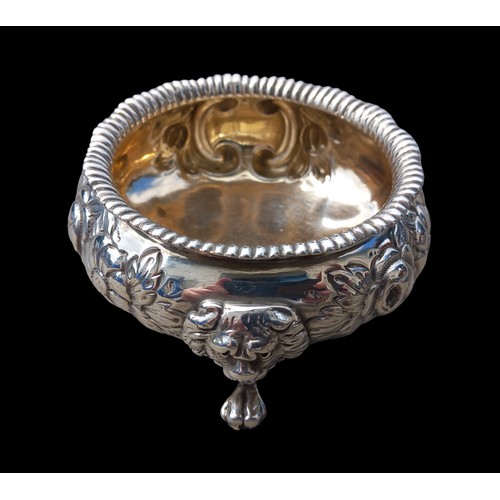 645 - A 1909 ORNATE BIRMINGHAM SILVER SUGAR BOWL BY WILLIAM AIKEN 123grm