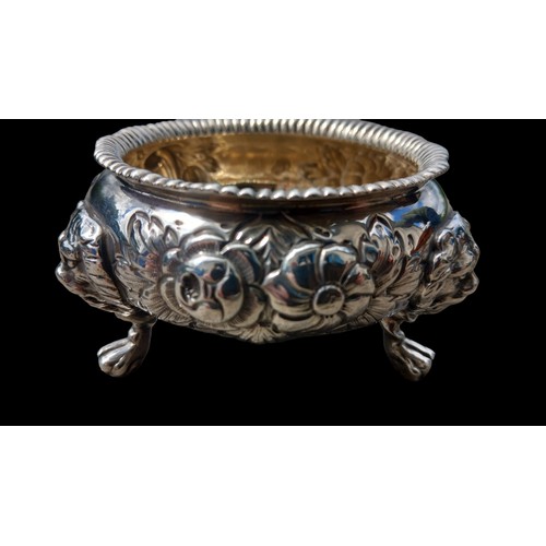 645 - A 1909 ORNATE BIRMINGHAM SILVER SUGAR BOWL BY WILLIAM AIKEN 123grm