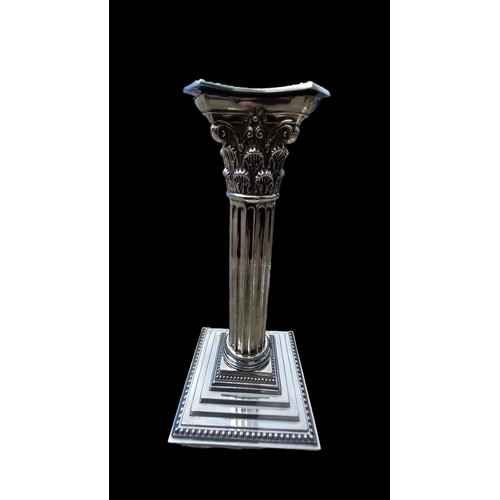 666 - A STUNNING MATCHING SET OF CORINTHIAN PILLAR SHEFFIELD SILVER CANDLESTICKS DATED 1903 & 1904 TOTAL W... 