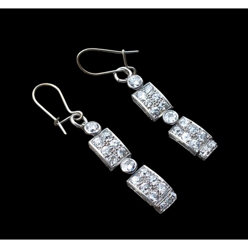 669 - WHITE GOLD AND HIGH QUALITY DIAMOND DROP EARRINGS EACH CIRCULAR DIMOND APPROX 0.20 ct EASH RECTANGUA... 