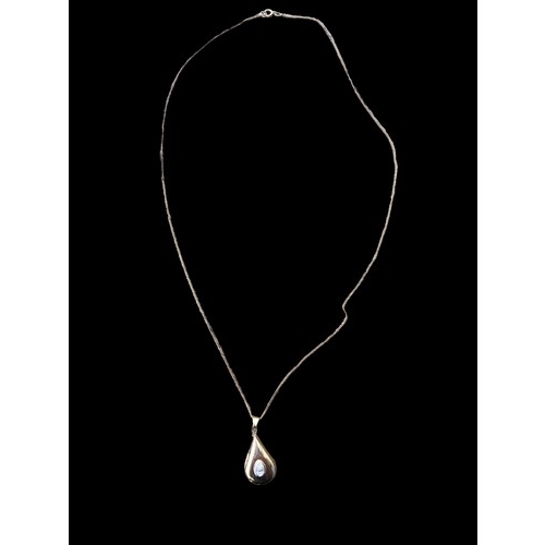 672 - A 9ct GOLD CHAIN WITH A STUNNING SHAPED 9ct LOCKET SET WITH WHITE STONE GOLD 2.17G