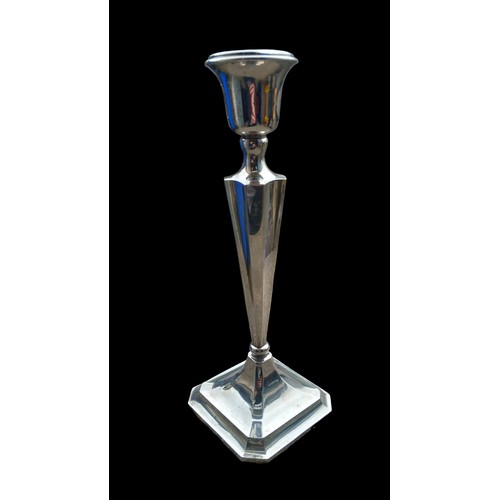 675 - A 1917 CHESTER SILVER CANDLESTICK BY JAMES DEAKIN & SONS TOTAL WEIGHT 480 grm 27cm TALL