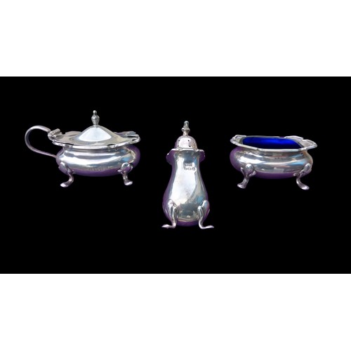 678 - A BIRMINGHAM SILVER (WALKER AND HALL) 3 PIECE CONDIMENT SET IN ORIGINAL FITTED CASE 99grm