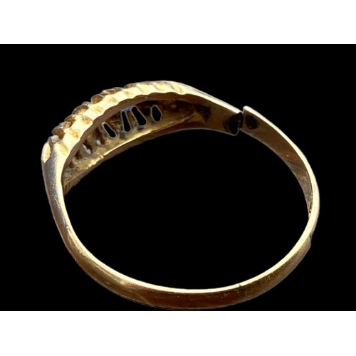 659 - AN 18CT GOLD DIAMOND & SAPPHIRE RING (DIAMOND MISSING & HAS BEEN CUT)