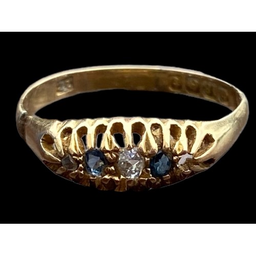 659 - AN 18CT GOLD DIAMOND & SAPPHIRE RING (DIAMOND MISSING & HAS BEEN CUT)