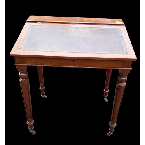 707 - A VICTORIAN GENTS WRITING DESK WITH SECRET DRAWER 27 x 20 x 30.5