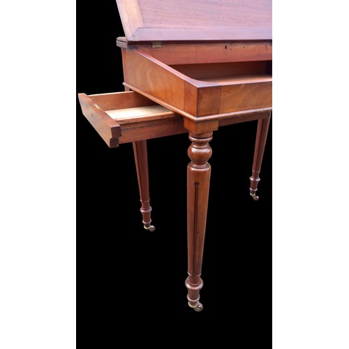 707 - A VICTORIAN GENTS WRITING DESK WITH SECRET DRAWER 27 x 20 x 30.5