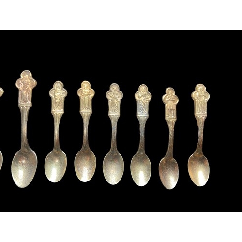 700A - A LIMITED EDITION SET OF FRANKLIN MINT APOSTLE SPOON COLLECTION IN A PRESENTATION FRAME