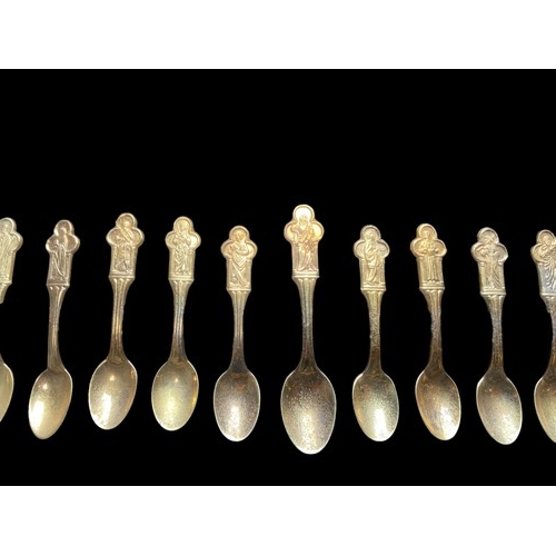 700A - A LIMITED EDITION SET OF FRANKLIN MINT APOSTLE SPOON COLLECTION IN A PRESENTATION FRAME