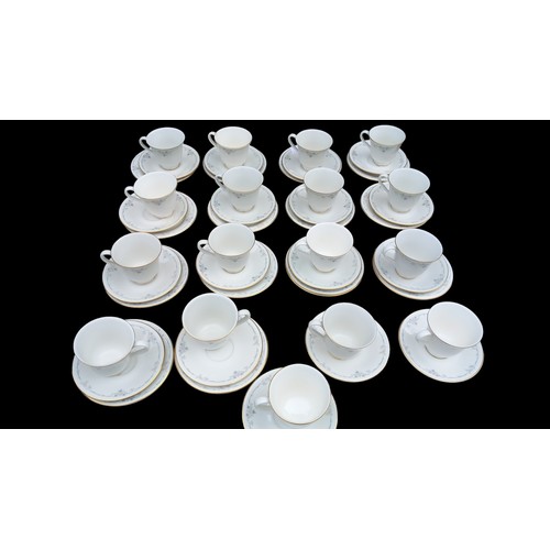 130 - A 17 PIECE ROYAL DOULTON CLASSIQUE TEA SERVICE