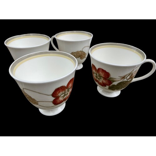 142 - A GOOD QUALITY TABLE LOT EG LILLIPUT LANE , BELLEEK,AYNSLEY CRYSTAL ETC