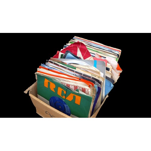 146 - A MIXED  LOT OF 45s AND LPs