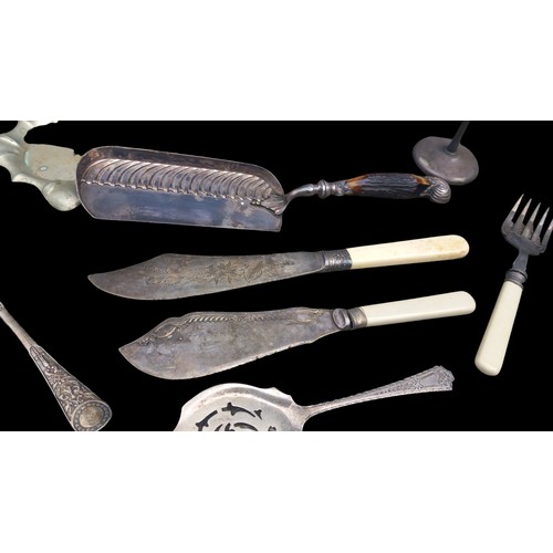 162 - A LOT OF ORNATE PLATED WARE TO INCLUDE A CRUMB TRAY