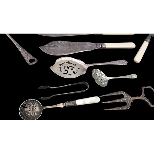 162 - A LOT OF ORNATE PLATED WARE TO INCLUDE A CRUMB TRAY