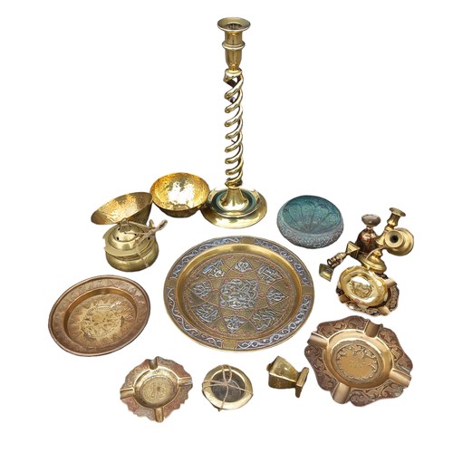 682 - A MIXED LOT OF BRASS