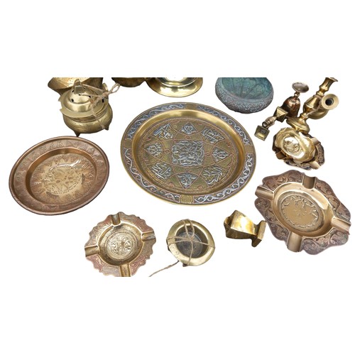 682 - A MIXED LOT OF BRASS