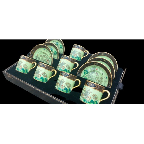 752 - A STUNNING HANDPAINTED ANTIQUE PARAGON FINE BONE CHINA 12 PIECE SERVICE IN A FITTED DISPLAY BOX OF A... 