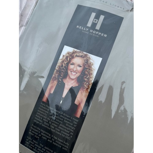 12 - NEW KELLY HOPPEN BED THROW 250x260CM