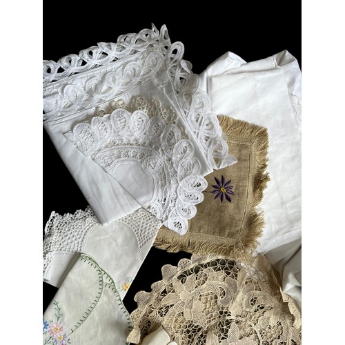 15 - A SELECTION OF IRISH LINEN INCLUDING TABLE CLOTHS ETC