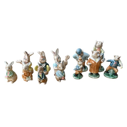 105 - A COLLECTION OF PORCELAIN RABBIT AND PIG ORNAMENTS