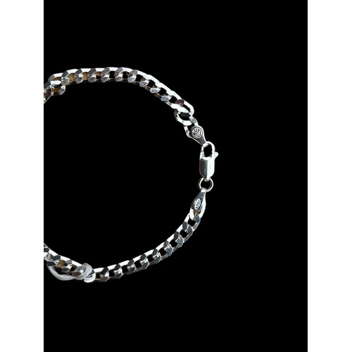 203 - A SILVER LINK BRACELET