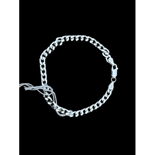 203 - A SILVER LINK BRACELET