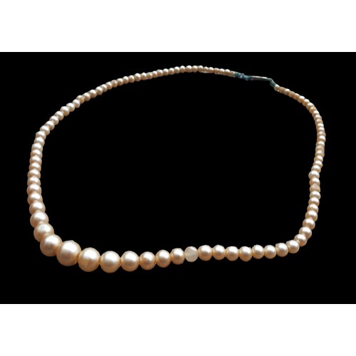 205 - GRADUATED PEARL NECKLACE