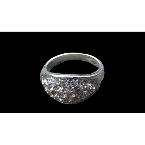 226 - A SILVER DESIGNER GEM SET RING