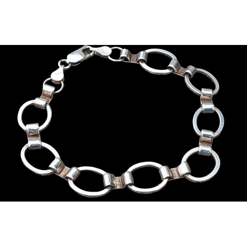 233 - A SILVER DESIGNER OVAL LINK BRACELET