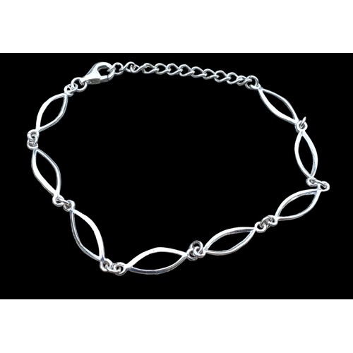 237 - A SILVER FANCY LINK BRACELET