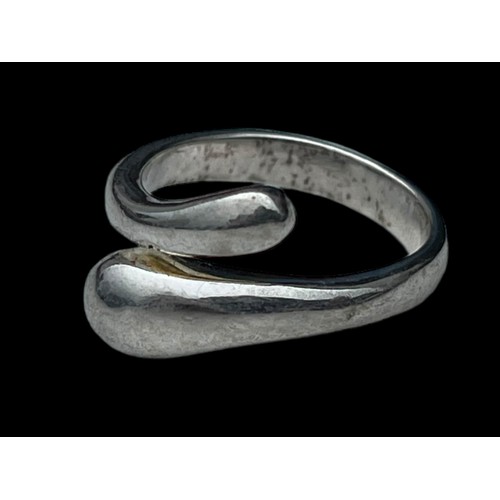 243 - A SILVER DOUBLE RING